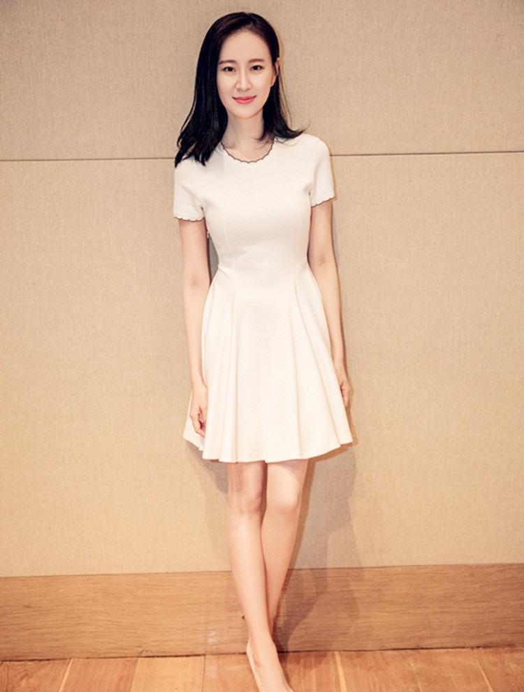 王乐君明星同款小香风撞色圆领短袖修身a字裙子冰丝针织连衣裙女