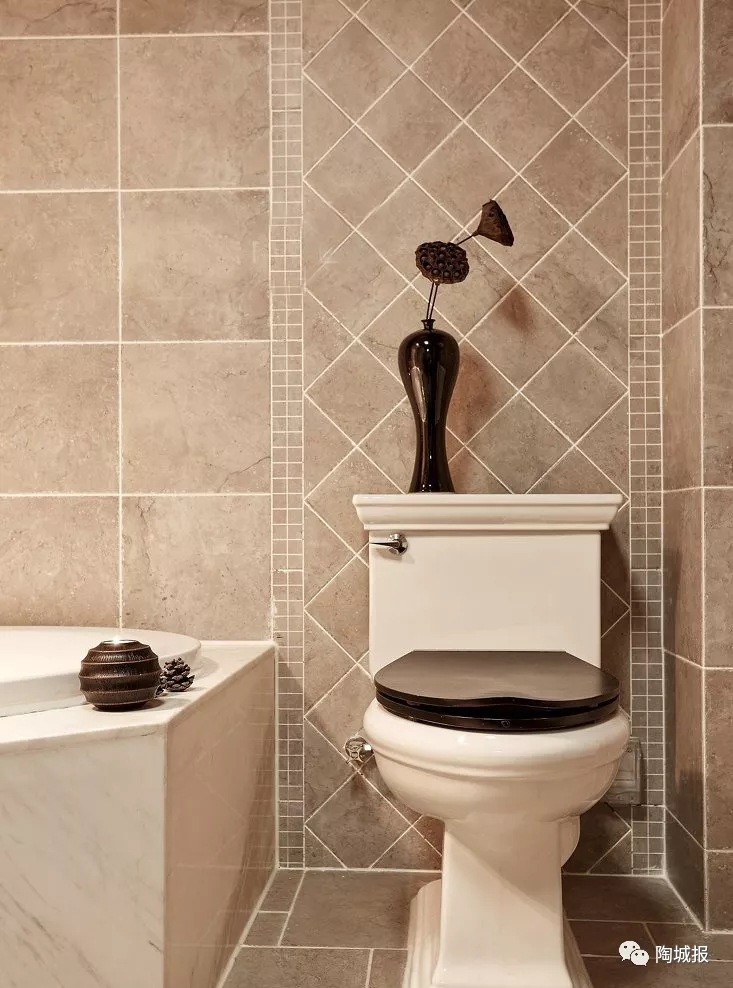 马桶后铺背景墙,真的会很好看!