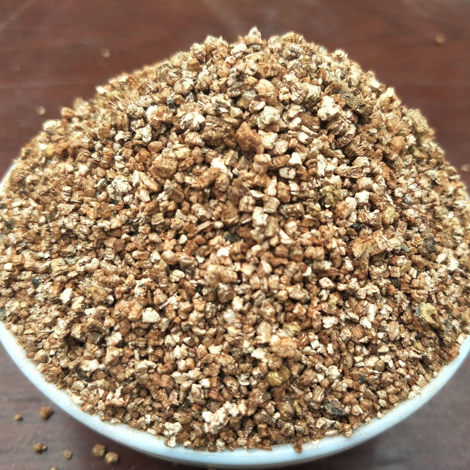 厂家供应蛭石园林蛭石1-3mm 多肉植物用3-6mm蛭石-阿里巴巴