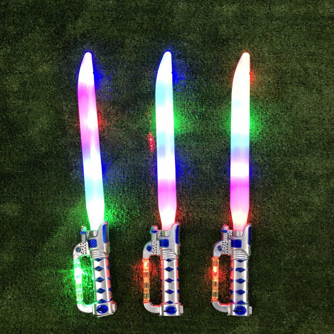 发光激光刀剑 地摊热销闪光音乐刀 摇晃感应刀剑发光玩具厂家批发