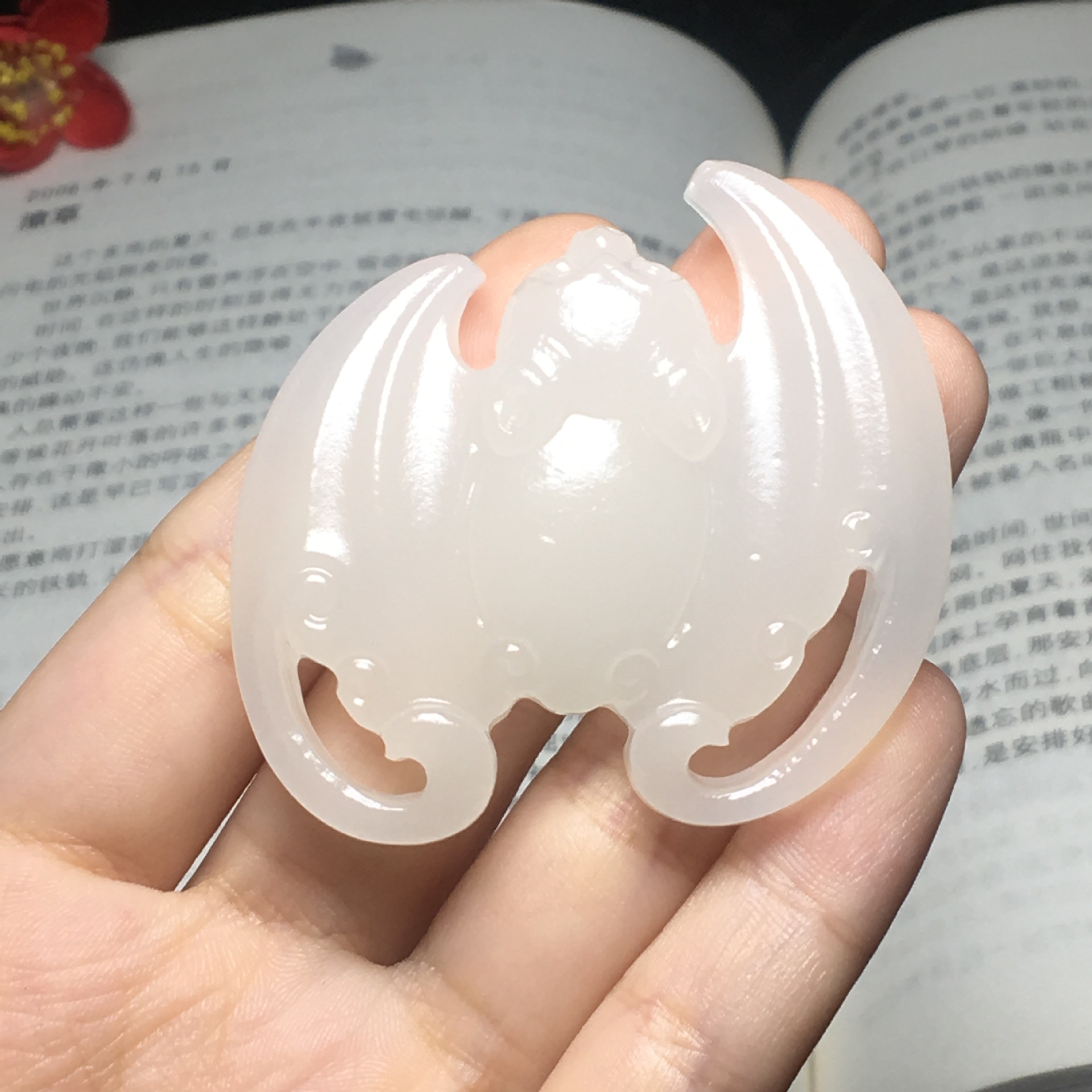 一手好货厂家直销正品新疆天然阿富汗玉精雕蝙蝠吊坠配链附征