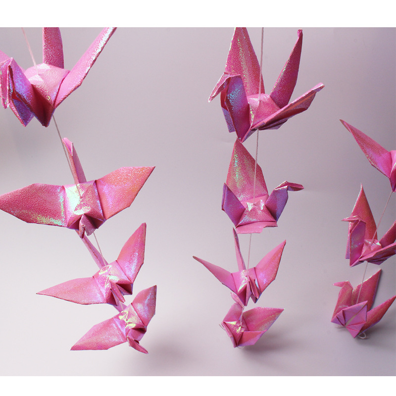 珠光千纸鹤折纸成品(穿线) 产品尺寸:15*15厘米 产品颜色:粉色,玫红
