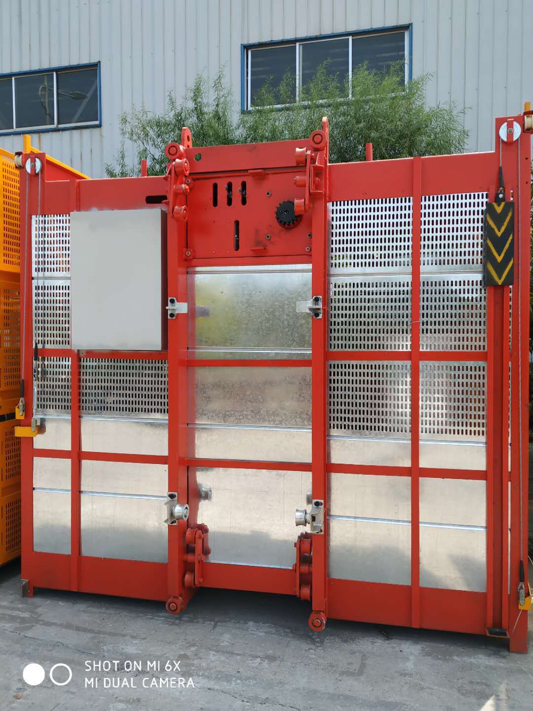 现货供应建筑机械施工电梯吊笼工地提升吊笼建筑施工电梯