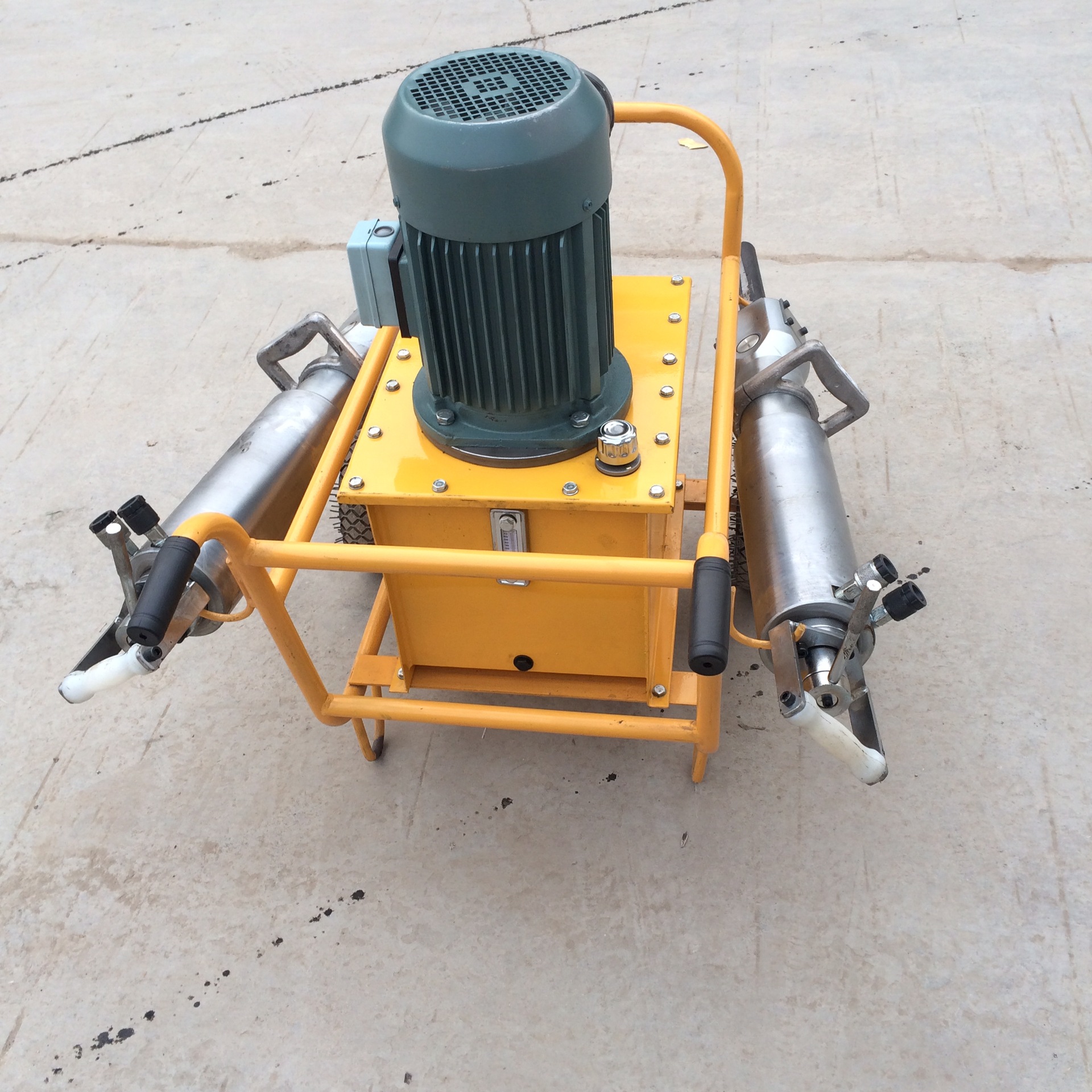 小型劈裂机在矿山石材开采中的应用