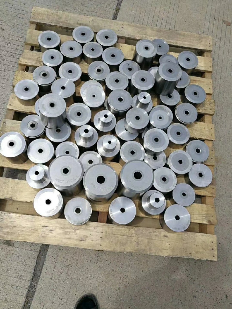 轧辊供应标准件冷镦模钨钢材料 模具供应标准件冷镦模具-阿里巴巴