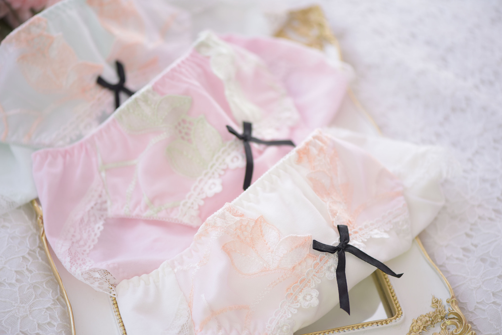 春季新品全棉女士三角裤 刺绣花边纯棉舒适透气内裤批发