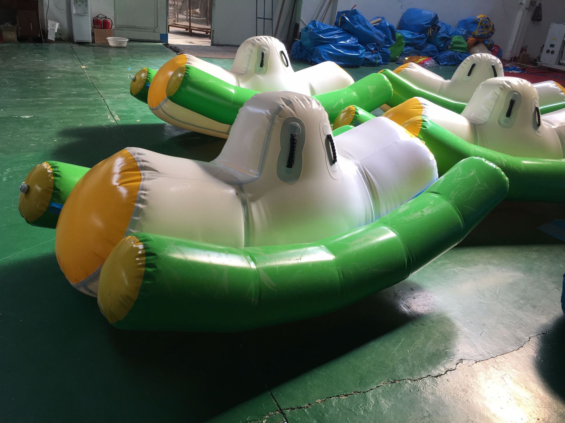 6mmpvc夹网布材料水上漂浮物水上玩具充气