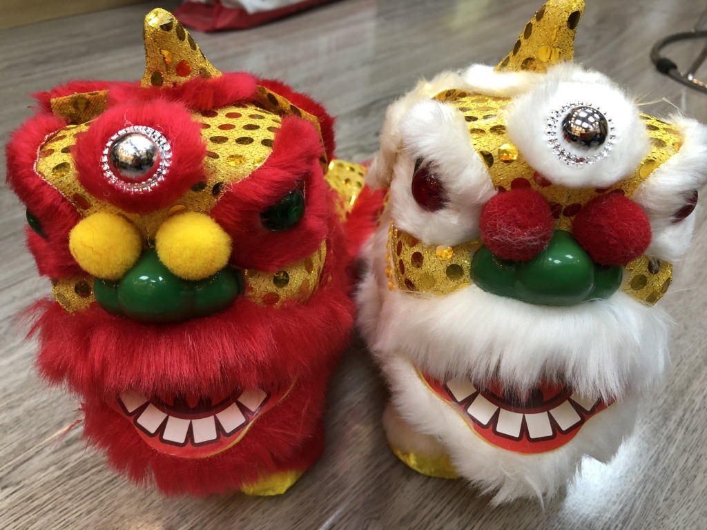 电动招财醒狮 春节毛绒公仔 喜庆摆件 电动感应醒狮 毛绒玩具现货