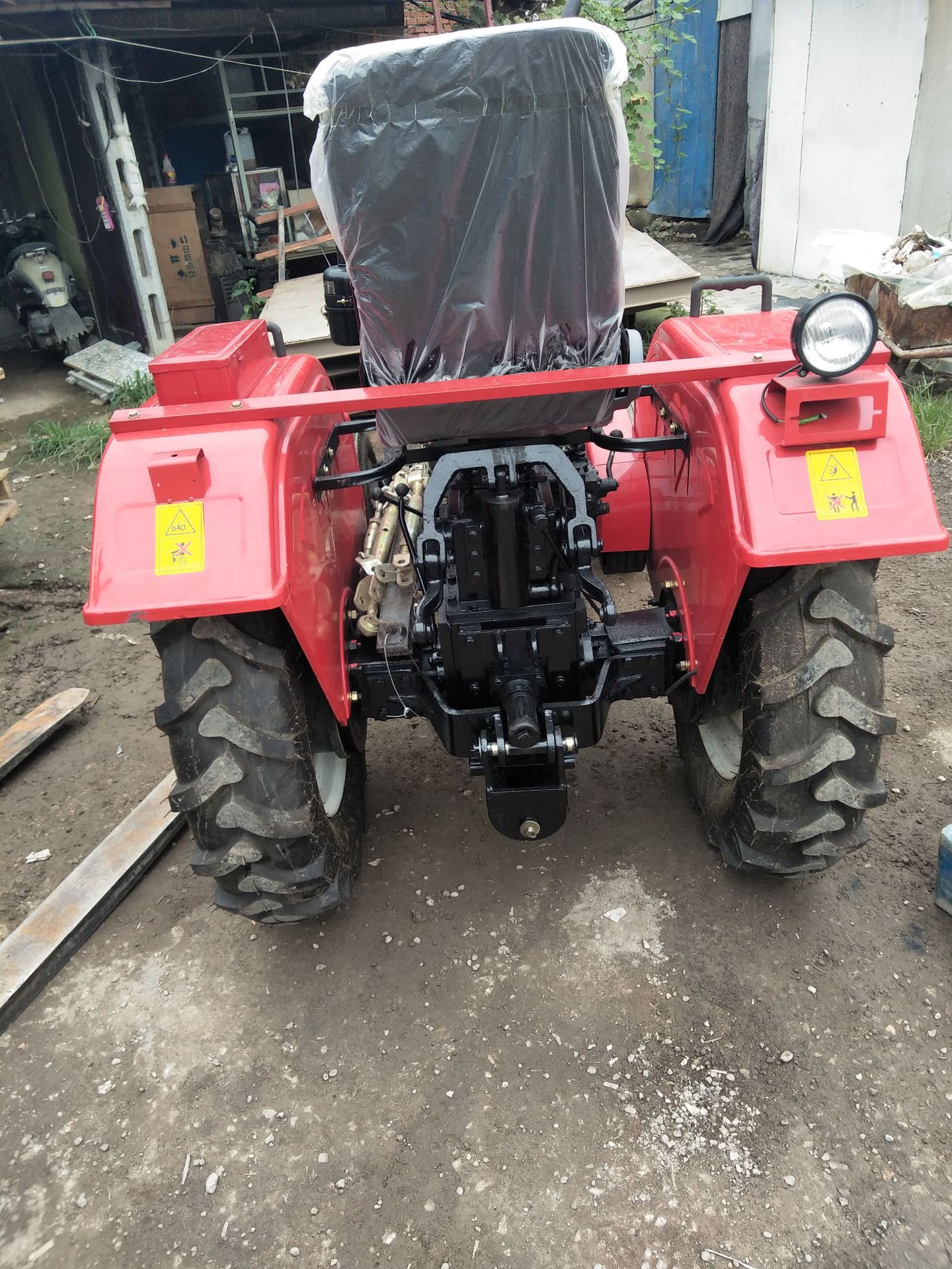 带强压升降四轮拖拉机 果园后动力输出拖拉机 成都拖拉机厂家直销