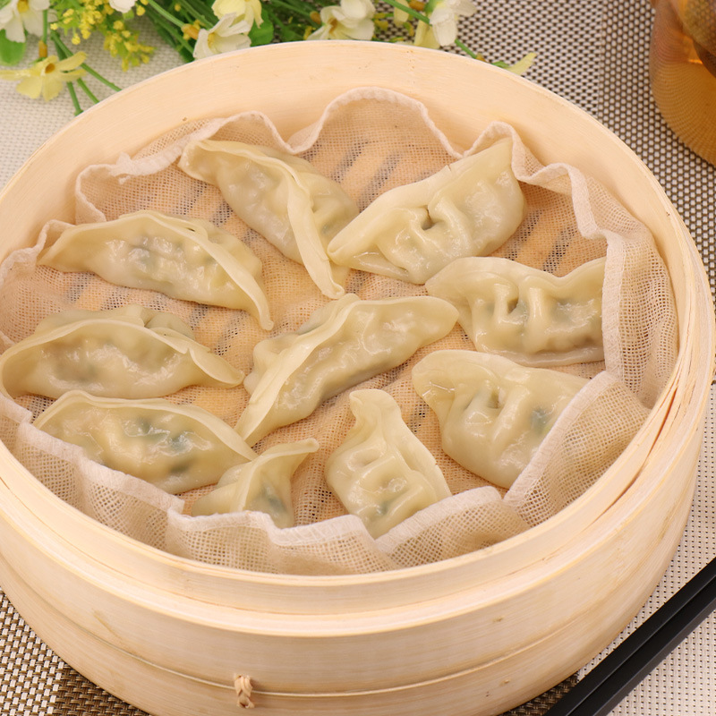 他们用传统的方式做了一笼蒸饺