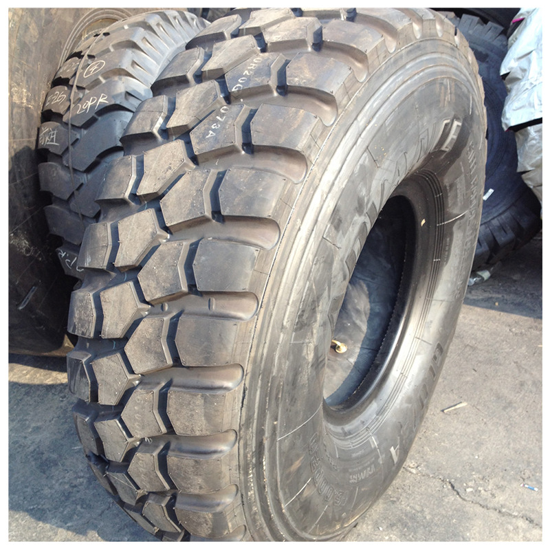 00r20带支撑体装甲车轮胎总成