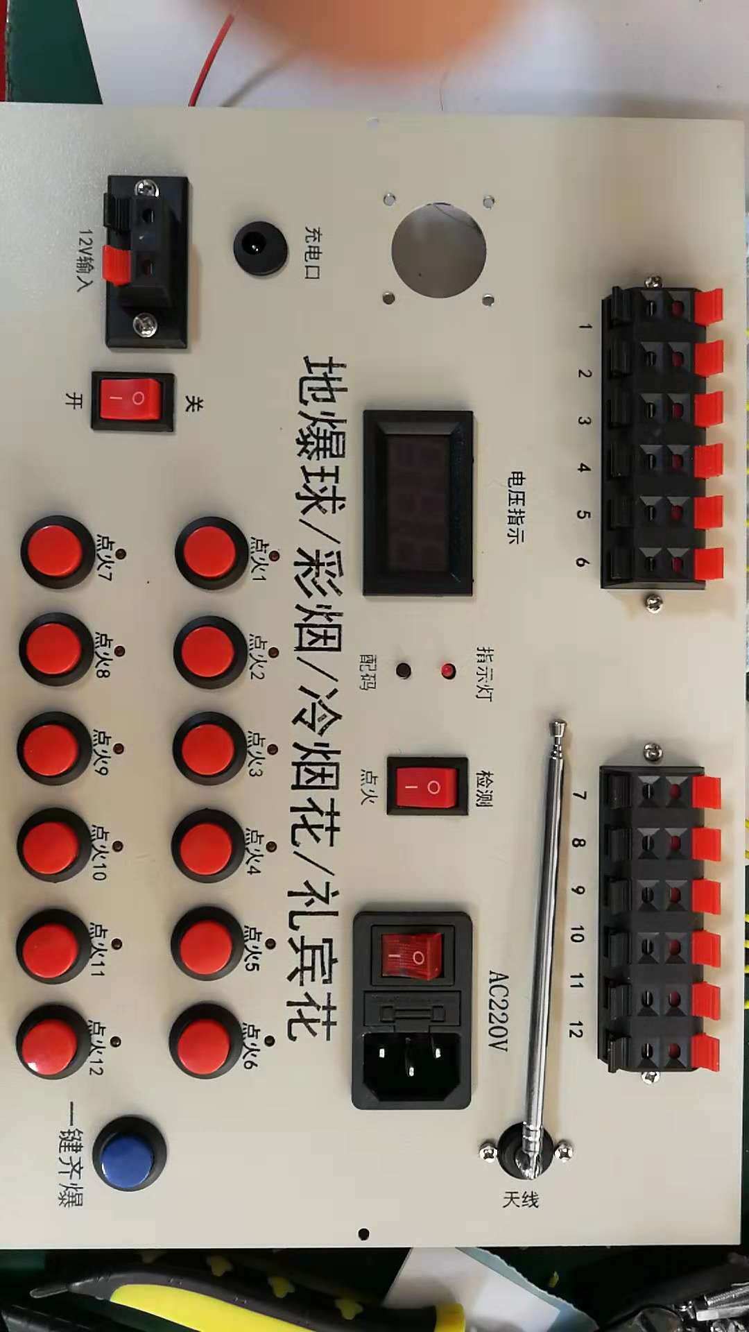 厂家供应 齐发单发地爆球彩烟冷烟花礼宾花手动全自动电子控制器