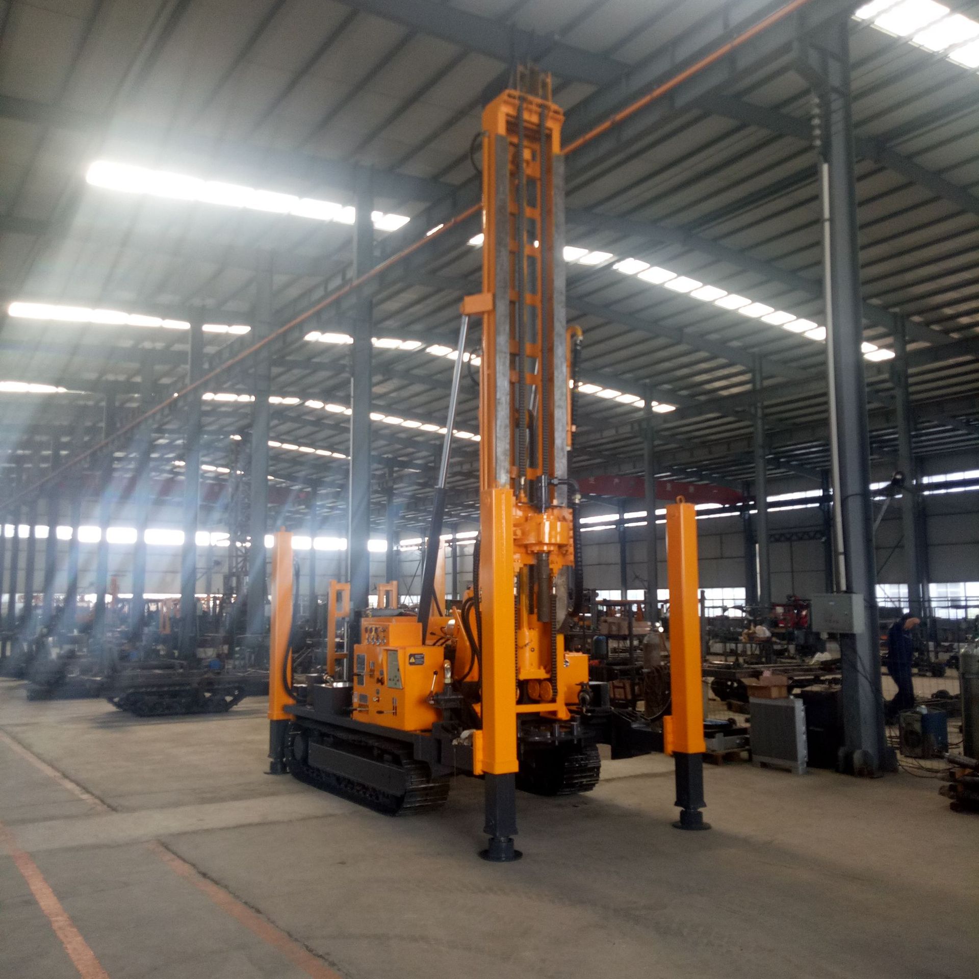 新疆地区履带链轨钻机jdl400水气两用水井钻机潜孔钻机打井机