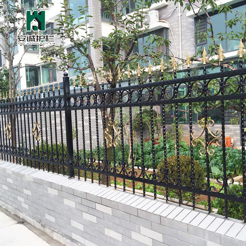 新款钢筋院子别墅铁艺围墙护栏,静电喷涂烤漆院墙金属围栏厂家