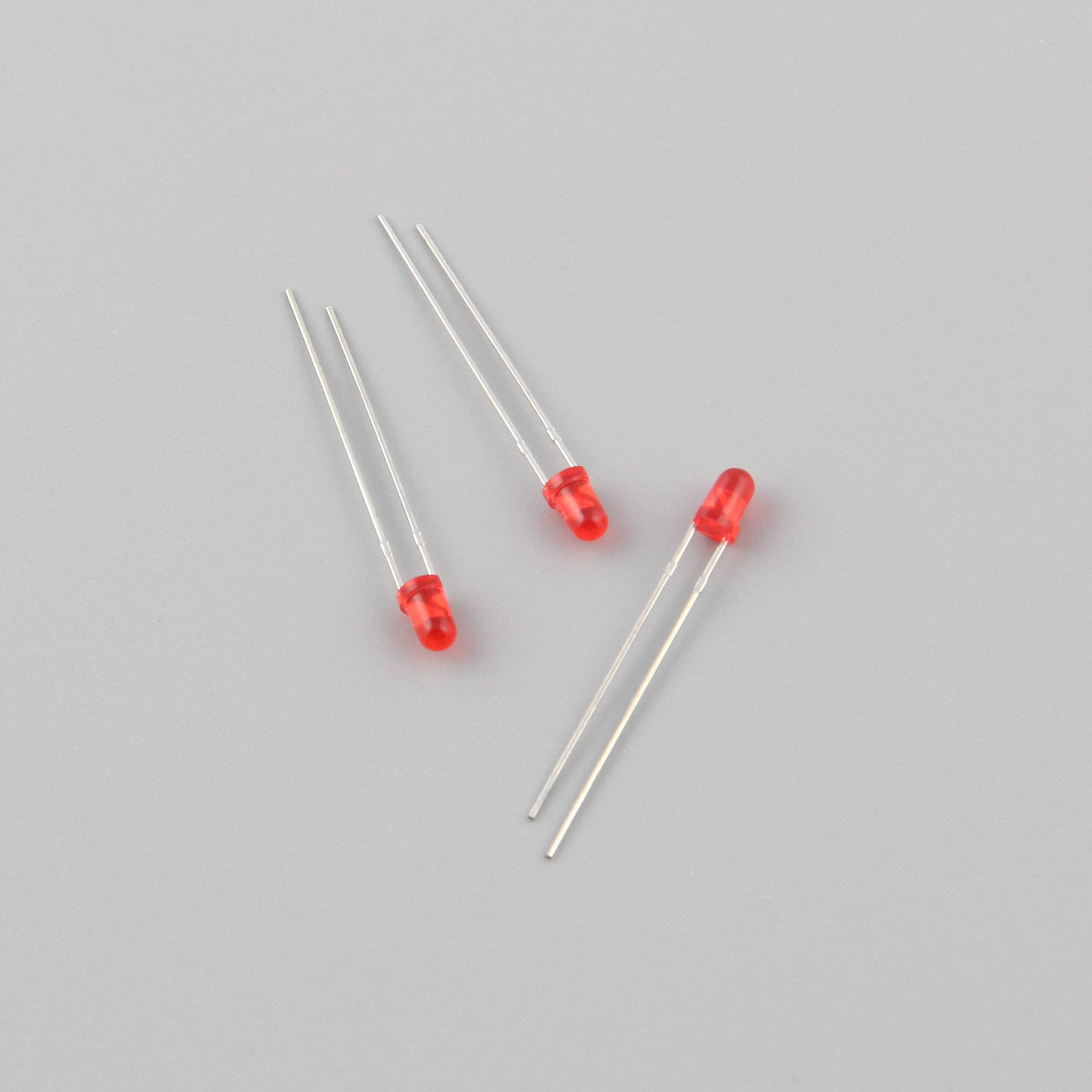 供应led灯珠发光二极管直插式led 3mm圆头红发高红长脚反极性红灯