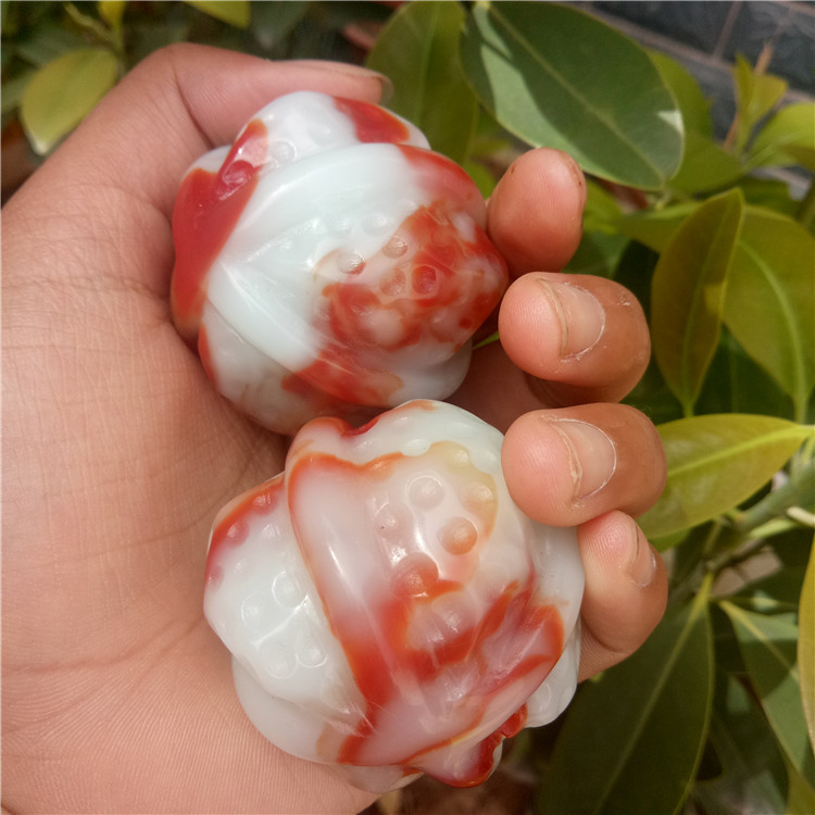 供应外蒙料鸡血红玉文玩核桃手把件 玉核桃健身手球