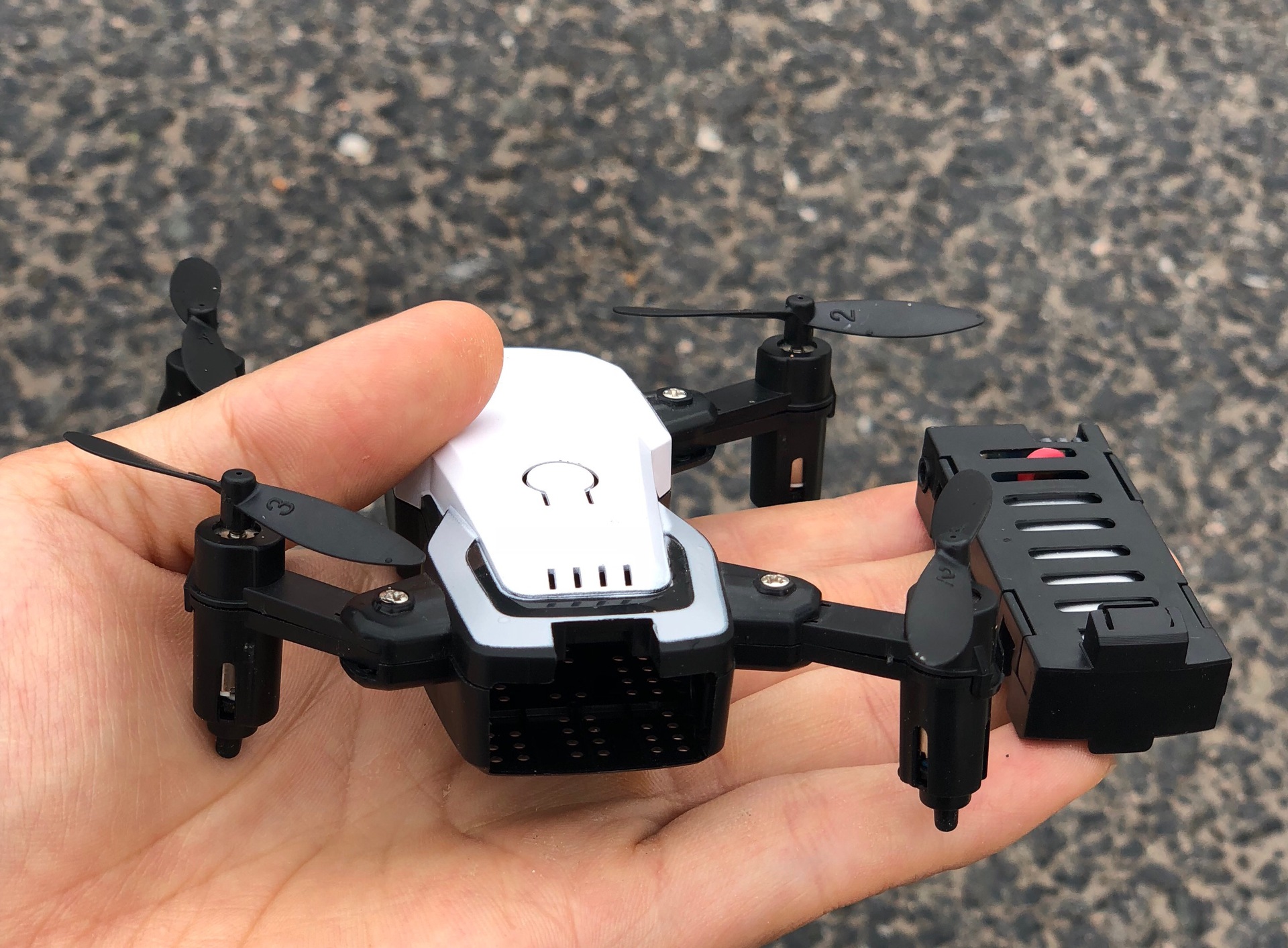 飞力星折叠迷你无人机四轴遥控飞机606