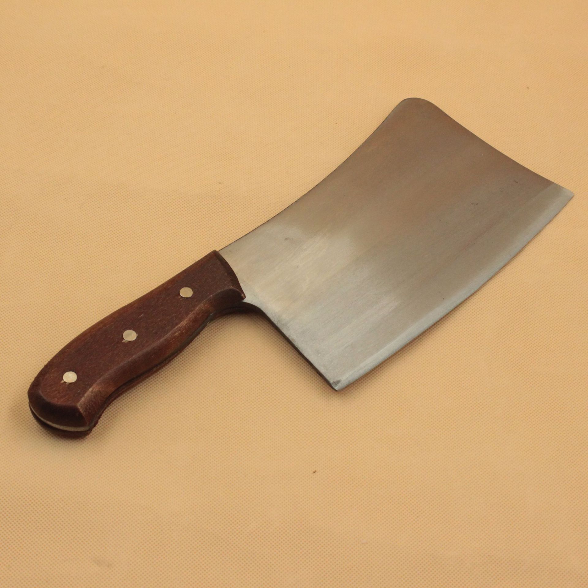 6厘米材质:铁货号:c255品牌:巨龍品名:巨龍砍骨刀商品描述是否跨境