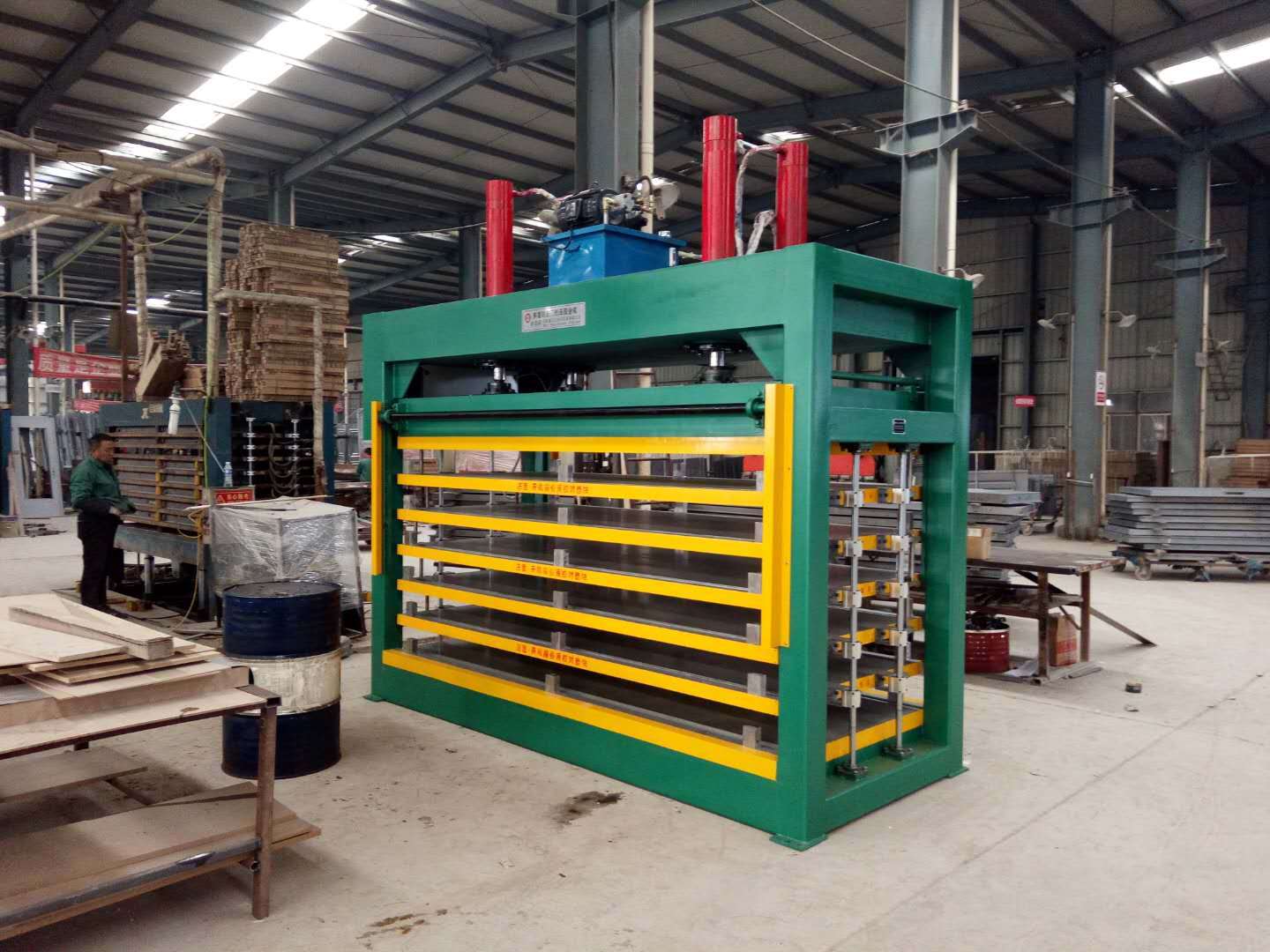 新型环保防冻热压机,开槽更宽更深,新款非标门生产设备!