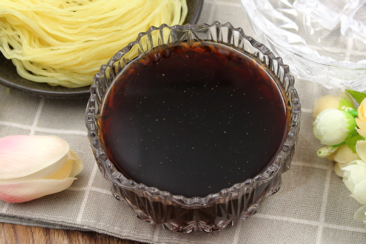 正宗朝鲜族秘制冷面汤浓缩汁冷面调料包冷面汁酸甜口2升桶装批发