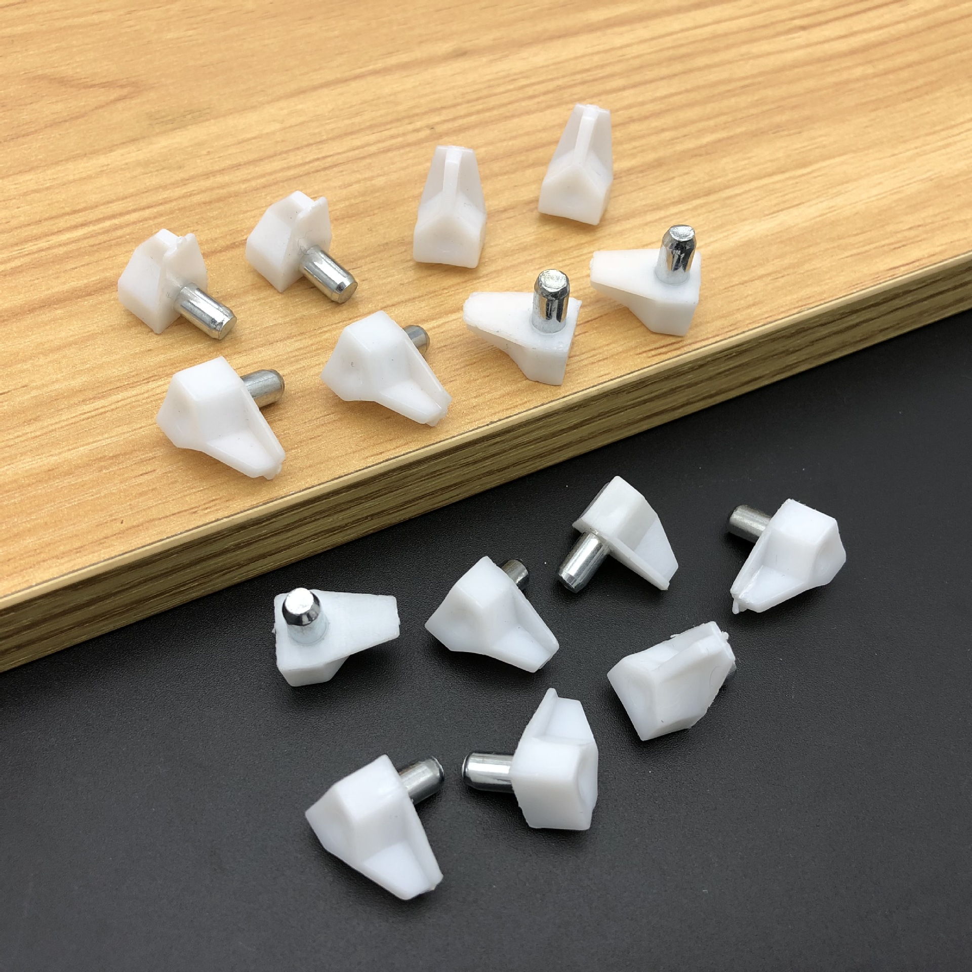 厂价直销透明塑料层板托玻璃层板钉橱柜三角隔板钉家具活动隔板托