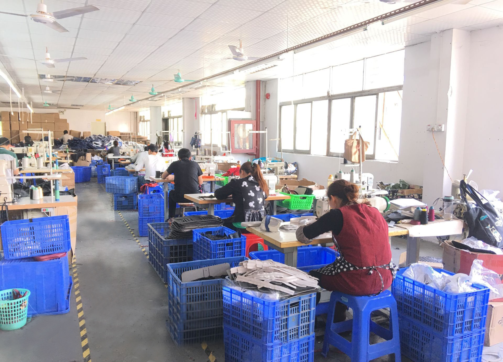 深圳箱包手袋厂定制女士单肩包杜邦纸复古褶皱牛皮女包18新款货源