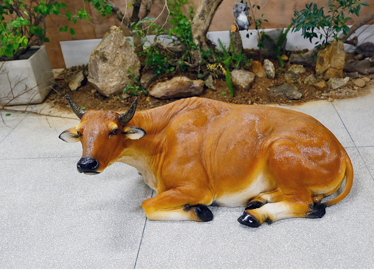 仿真黄牛摆件水牛雕塑玻璃钢工艺品户外景观花园树脂动物模型大号