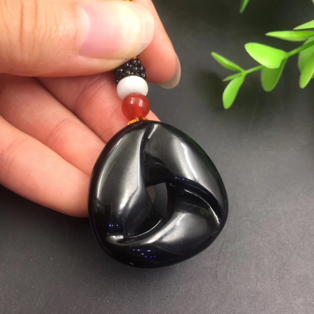 厂家直销 天然和田玉墨玉轮回吊坠