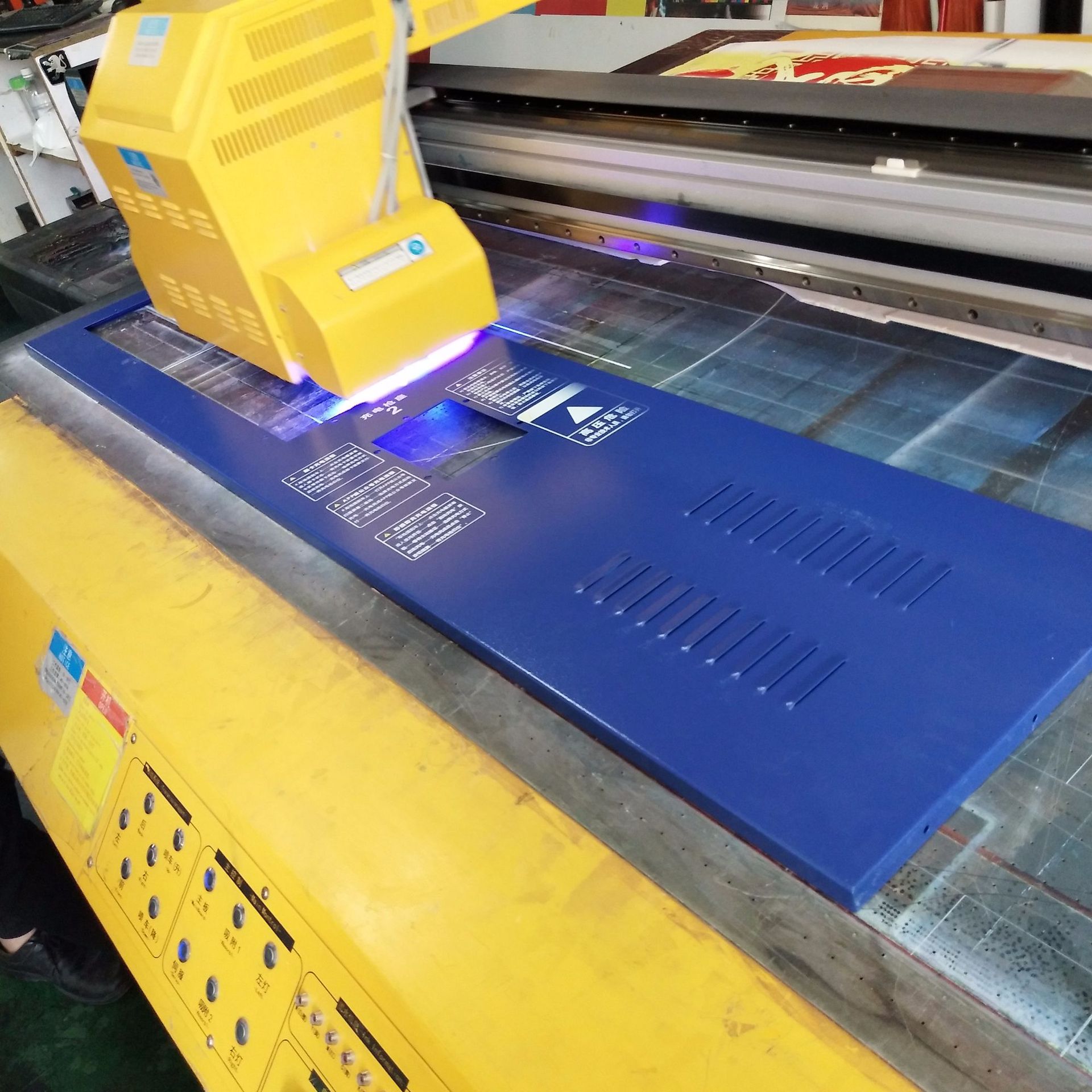 理光g5uv打印机 配电柜面板彩印机 金属工程柜uv平板打印机厂家