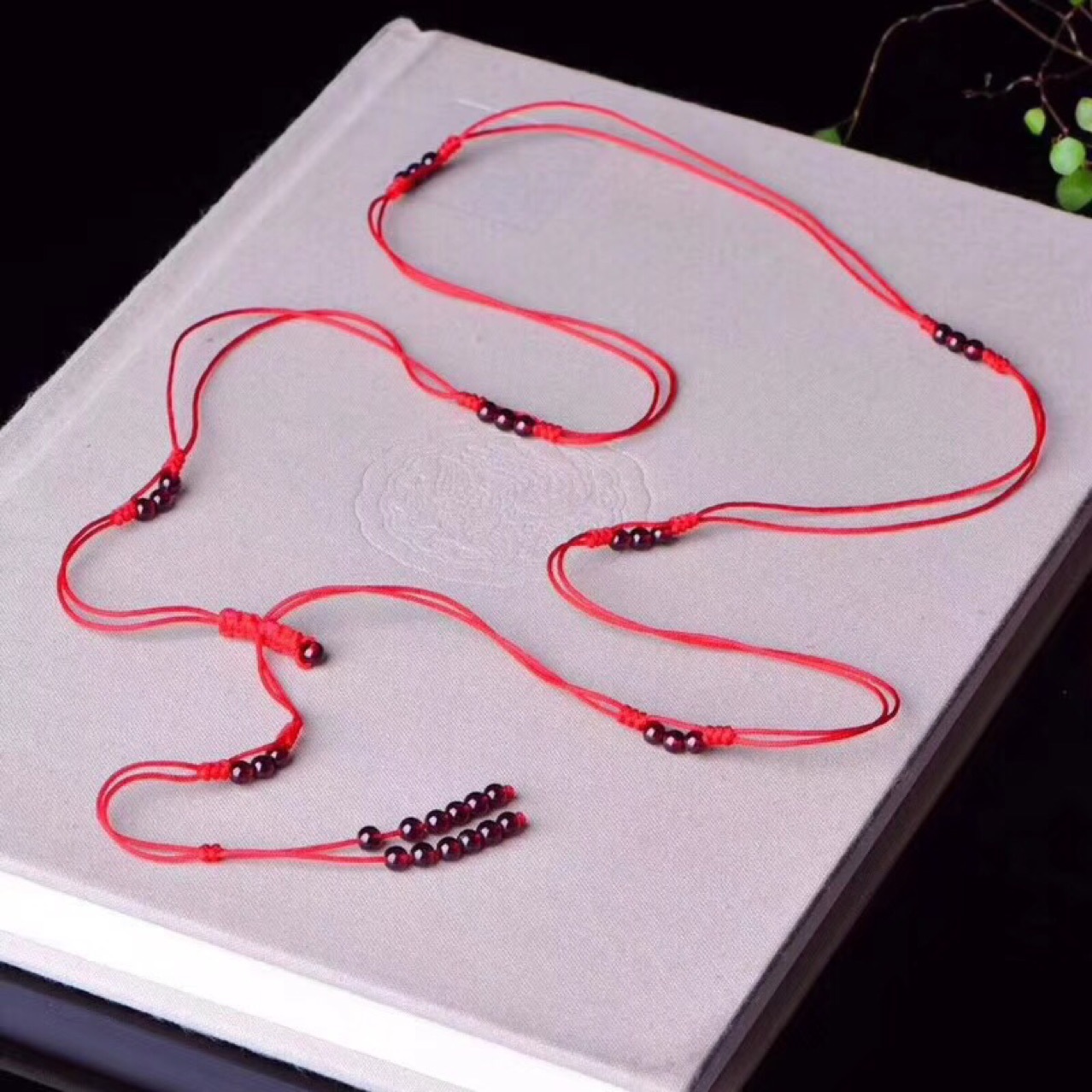 批发纯手工编织本命年红绳腰带配天然石榴石本命年腰链转运