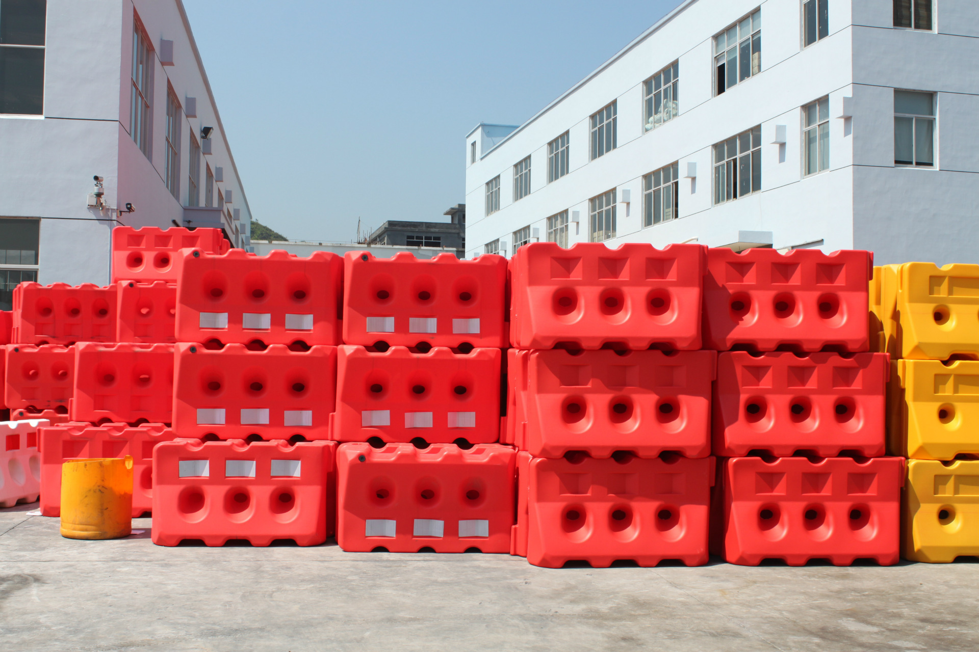 市政围档施工三孔水马隔离墩注水交通设施塑料围栏防撞桶淘宝外贸