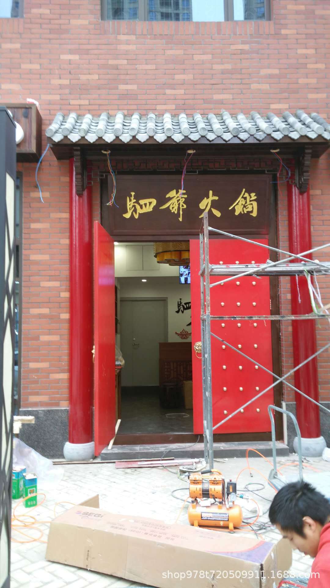 定做实木庭院进户双开大门松木家具四合院别墅大门古宅复古大门