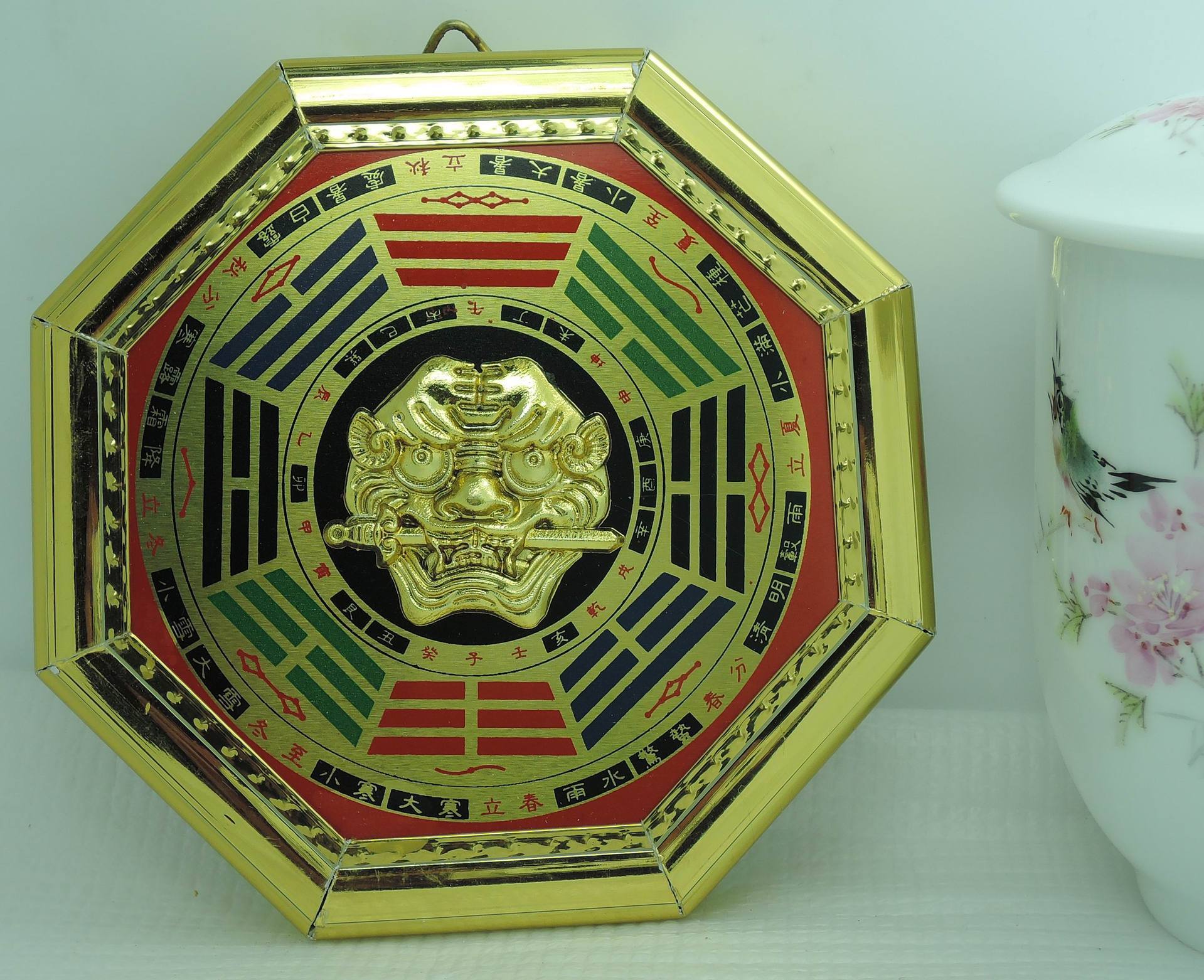 Factory Supply Xinyutang Large Golden Edge Four Seasons Tiger Head Bagua Mirror Mirror Factory in Stock Wholesale