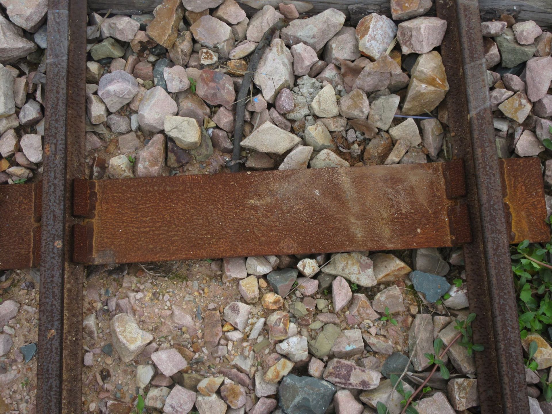 新型轨道铁枕木隧道施工煤矿山用耐磨防腐可回收低成本 可定做