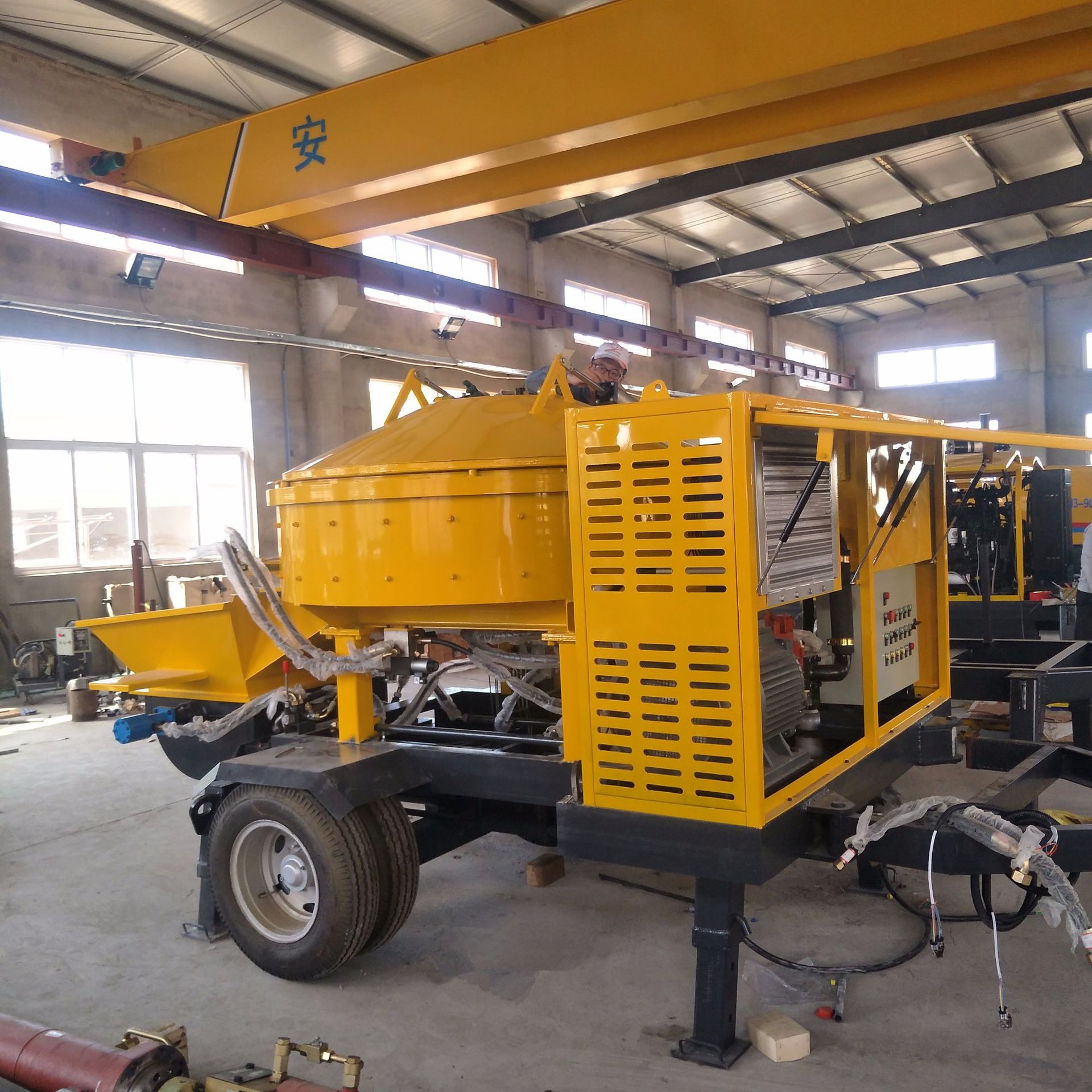 混凝土搅拌机泵盘式搅拌机高强度的搅拌轴搅拌桶衬板