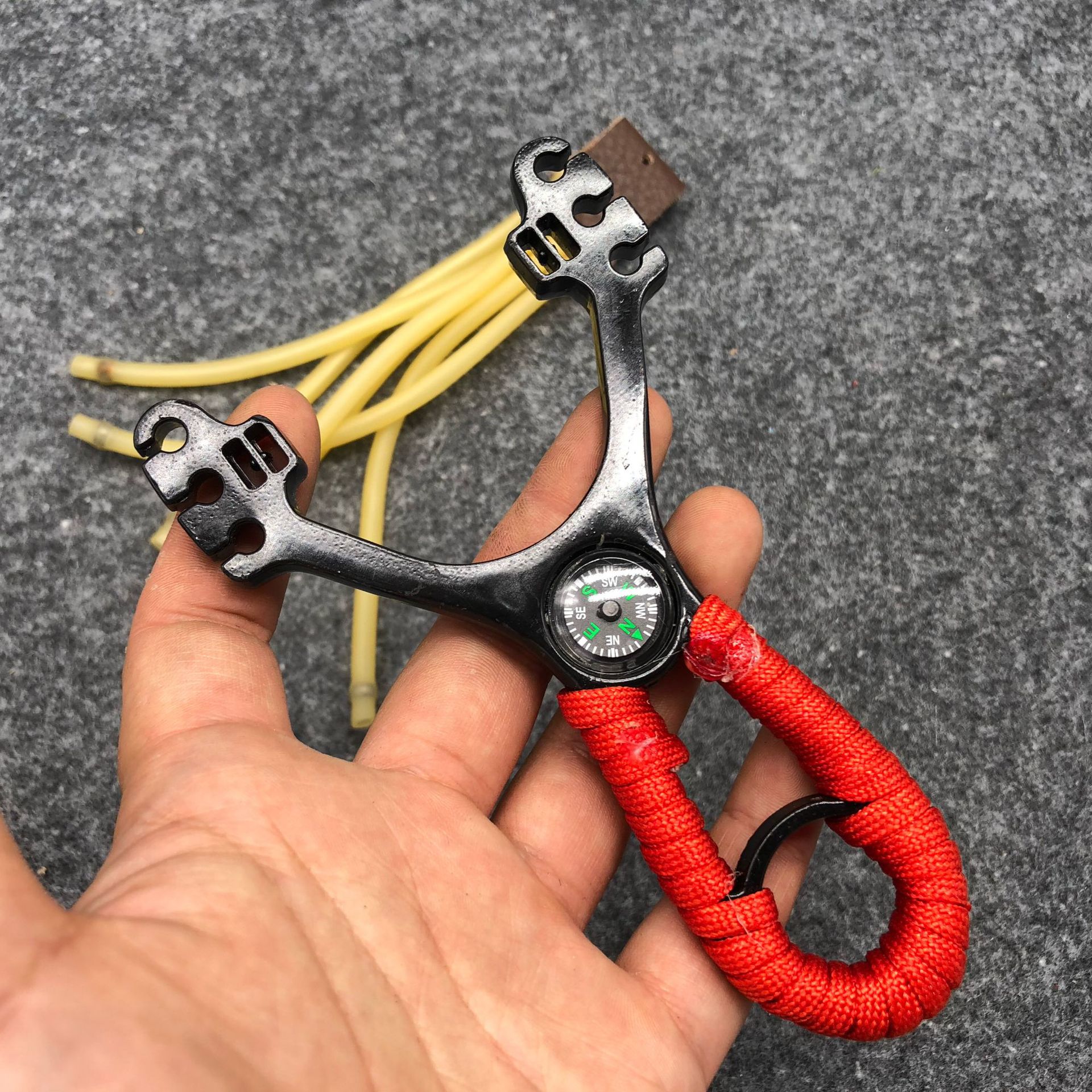 三股卡球皮筋猎猪弹弓 地摊夜市爆款弹弓装备锌合金弹弓厂家批发