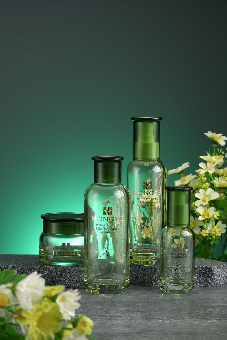 高档绿色化妆品套装玻璃瓶,乳液瓶,膏霜瓶,配套泵头