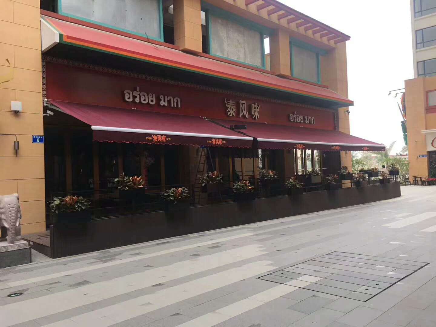 店铺门面伸缩篷 弯曲配摇杆铝合金雨棚 别墅阳台雨篷 伸缩遮阳棚