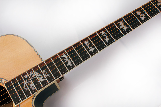 型号:d-120c 规格:41寸缺角 油漆:亮光 面板:aa英格曼云杉单板 背侧板