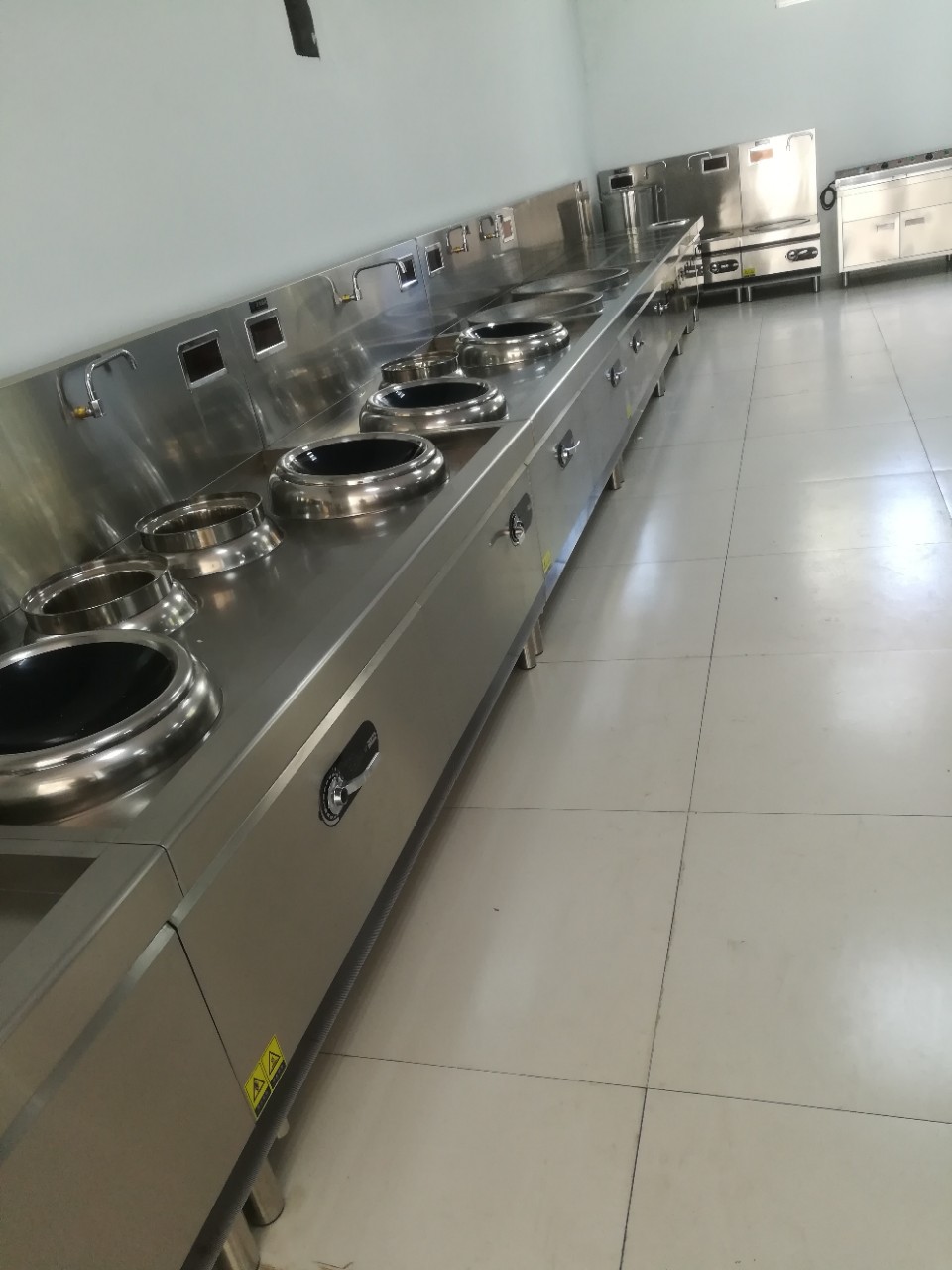 商用厨房304材质不锈钢炉灶酒店食堂厨房设备定制不锈钢台子