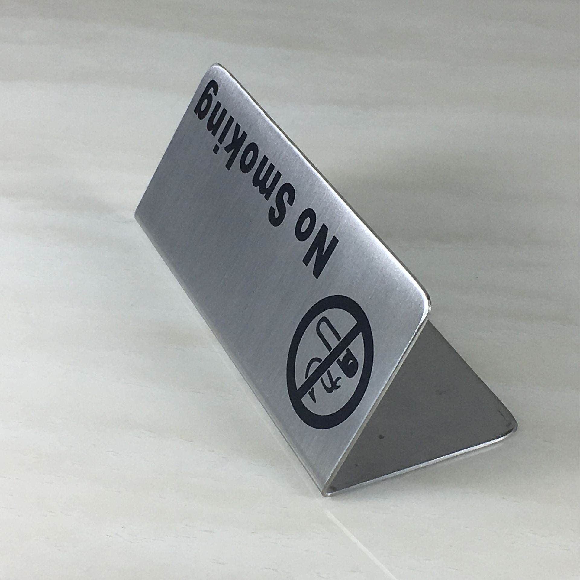 不锈钢禁烟牌禁止吸烟请勿吸烟标识台牌立式三角桌面禁烟告示牌