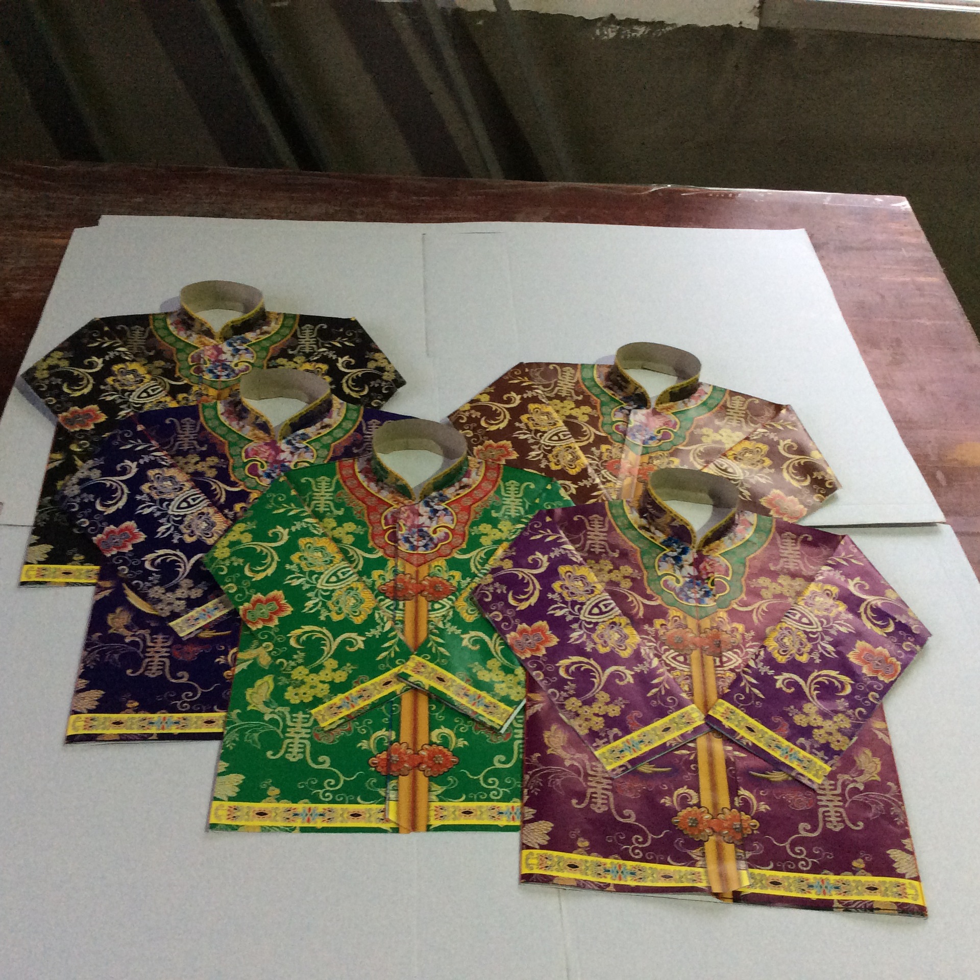 仙乐殡葬纸扎厂家直销立体纸衣服祭祀烧纸高档手工寒衣男女套装