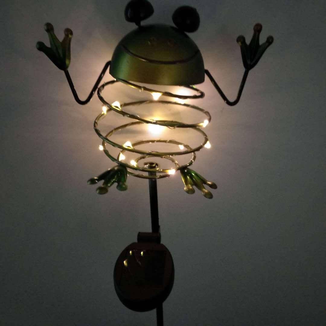 亚马逊新款太阳能户外铁艺青蛙灯铁艺铜线青蛙照明花园灯带光控