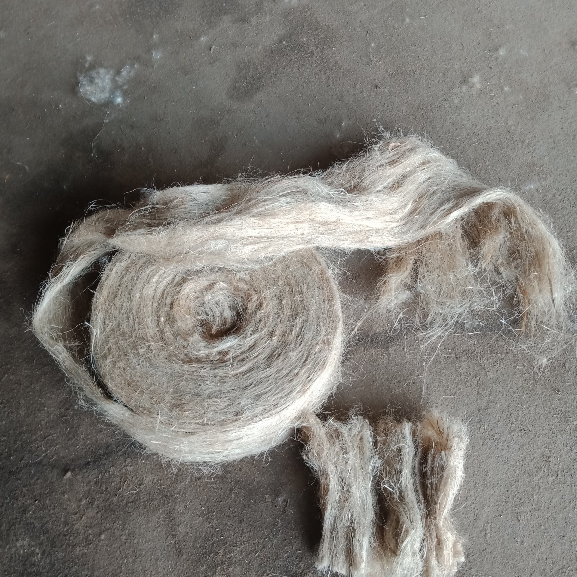 厂家直销管道防水堵漏密封油麻丝 伸缩缝细麻丝 麻卷剑麻丝批发