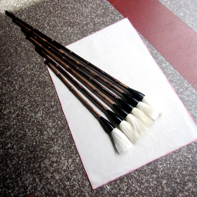 厂家直销地书毛笔 羊毫兼毫在广场地面上书写书画大字毛笔