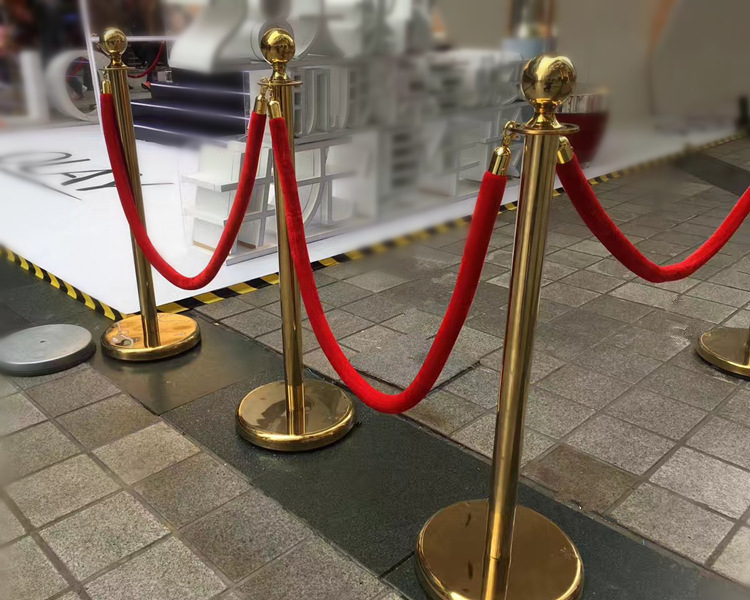不锈钢礼宾柱挂绳一米线护栏警戒线隔离带银行钛金迎宾柱栏杆