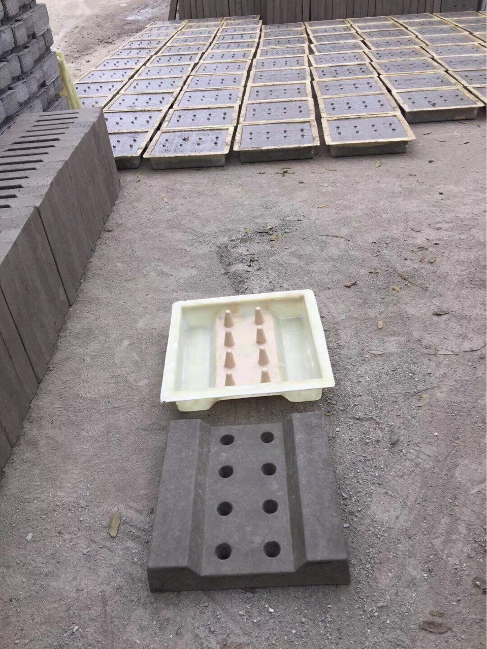 水泥制品路缘石路边石盖板路侧石模具定做沟盖板模具定做玻璃钢模