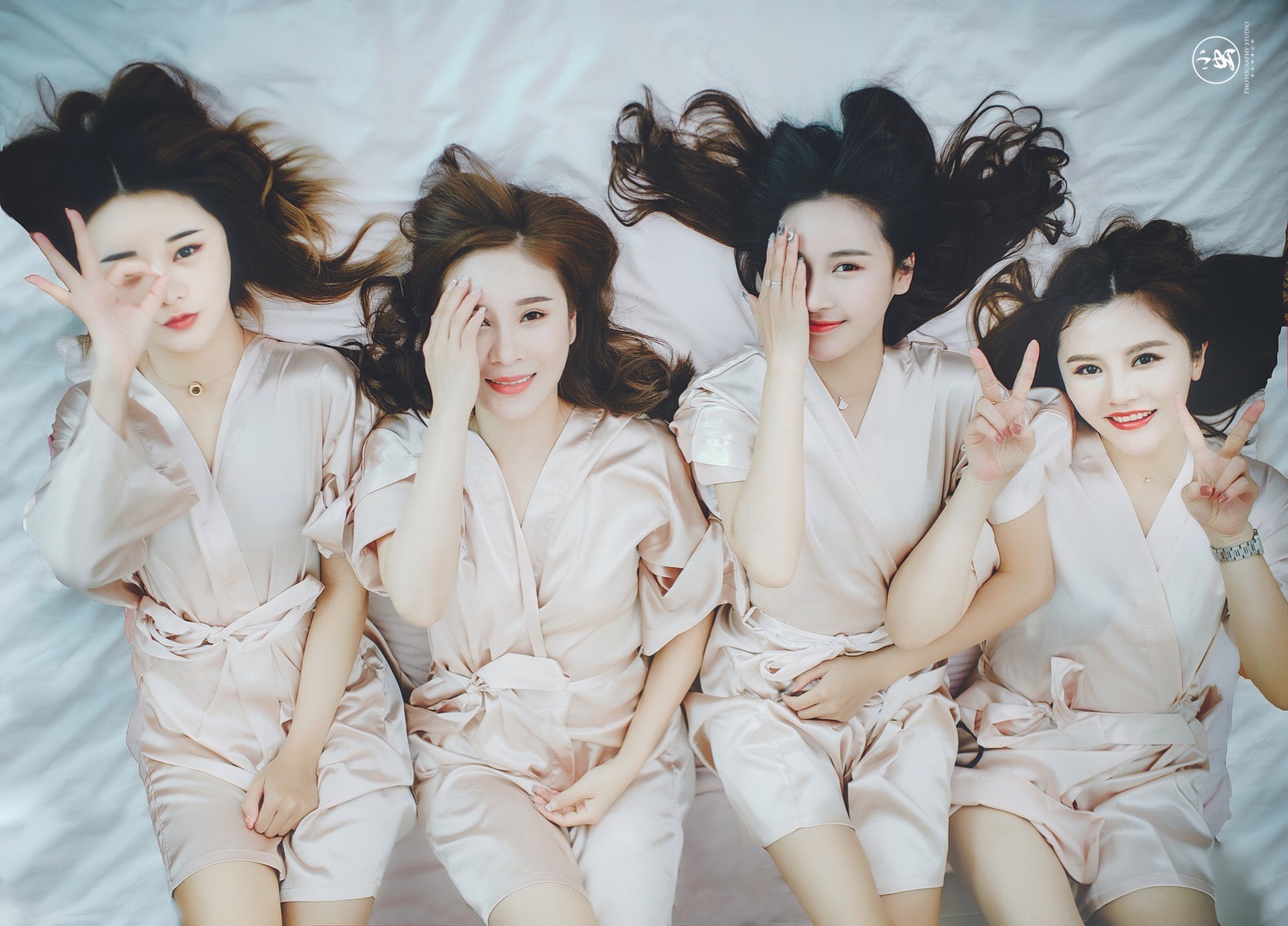 安以轩同款结婚新娘伴娘婚礼刺绣烫钻晨袍化妆袍刻名字睡衣睡袍