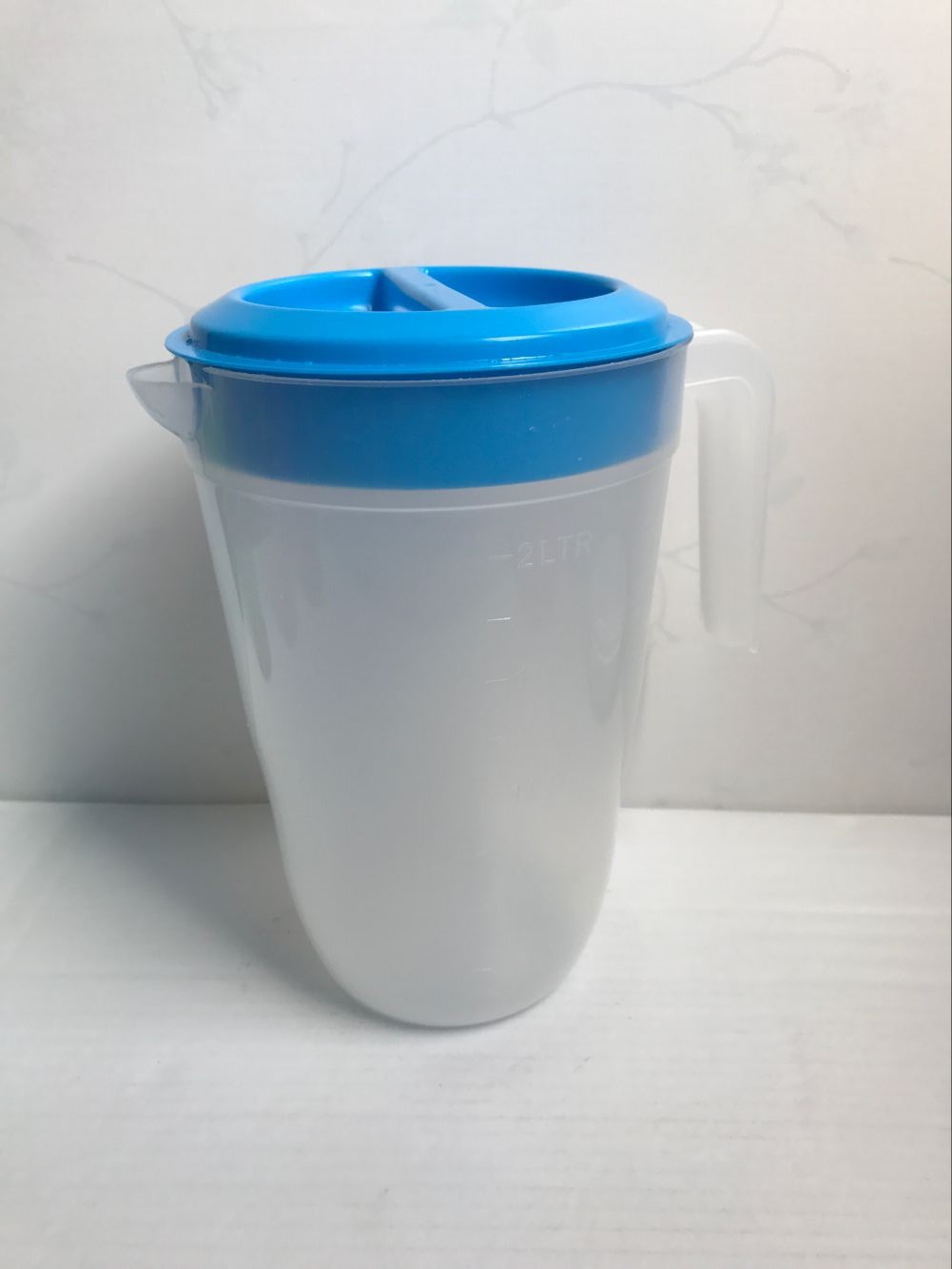 塑料冷水壶 2l水壶加盖 无色透明刻度厨房用水器具 新料pp盛水器