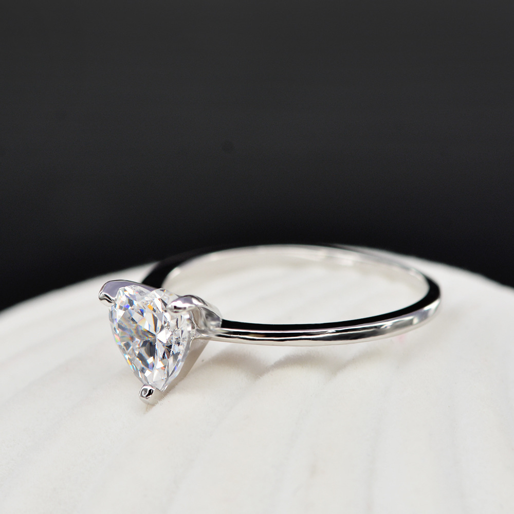 跨境专供 甜蜜爱心三爪戒指简约大方超闪仿真钻手饰可定做纯银款